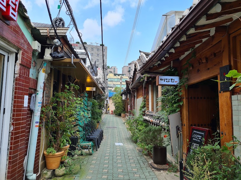 Ikseon-dong Hanok Street in Jongno, Seoul