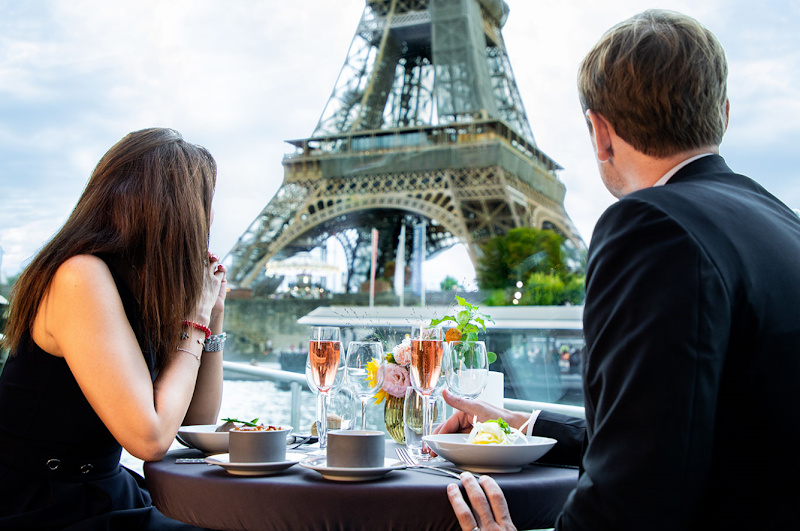 Seine river cruise in 7th, Paris